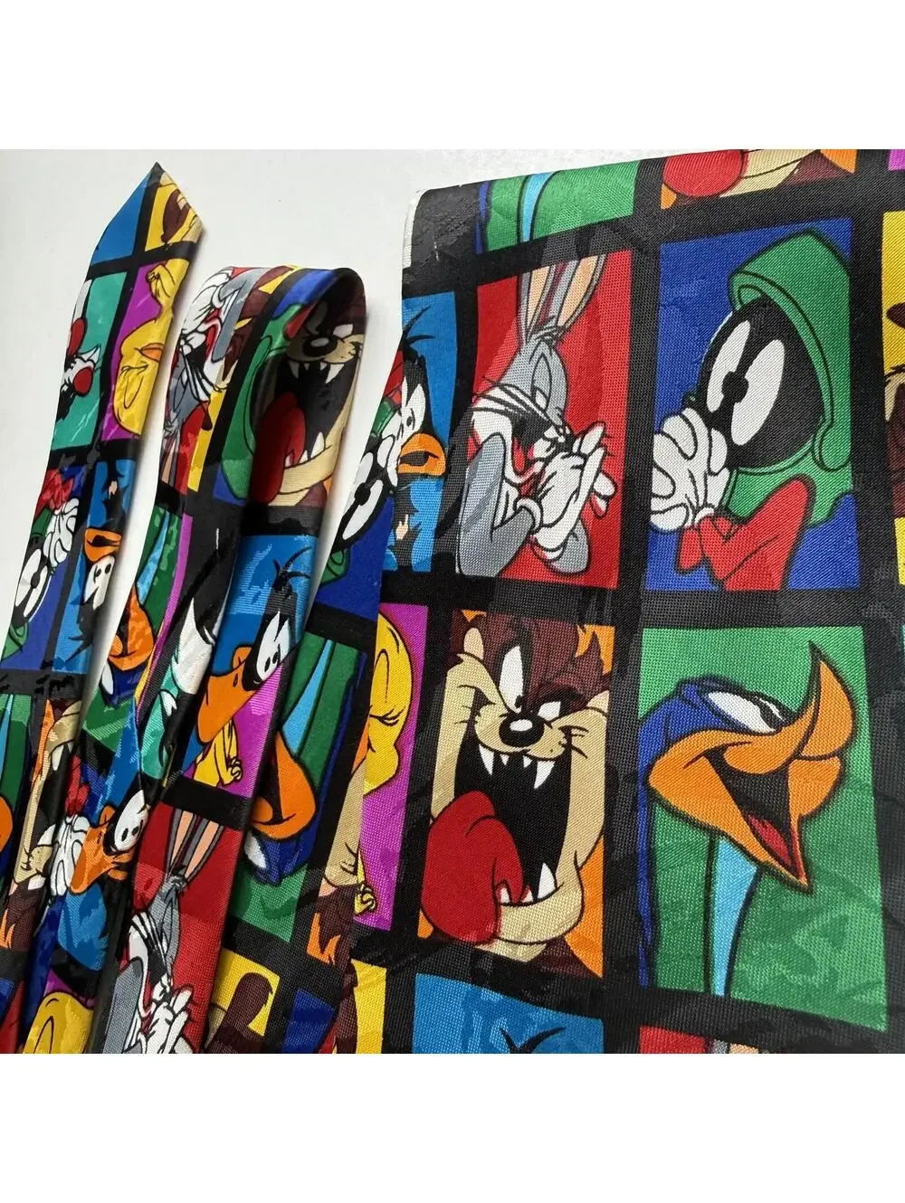 Vintage 1997 Looney Tunes Grid Neck Tie Bugs Bunny Daffy Taz